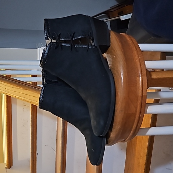 Jack Rogers Reagan Black Suede Ankle Boots - Picture 8 of 8